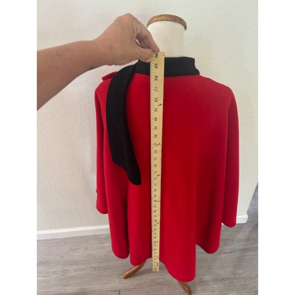 Red Wool Cape - Picture 5 of 5